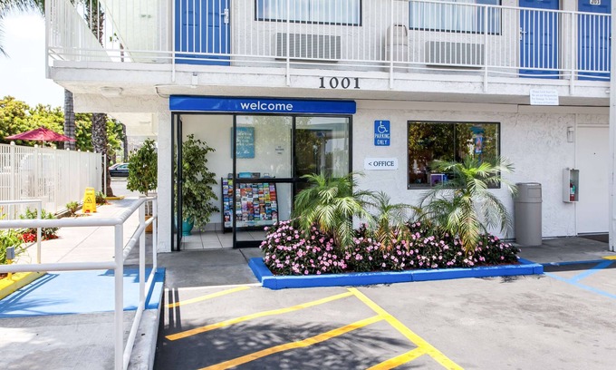 Rosemead Hotel | Motel 6 Rosemead, CA - Los Angeles