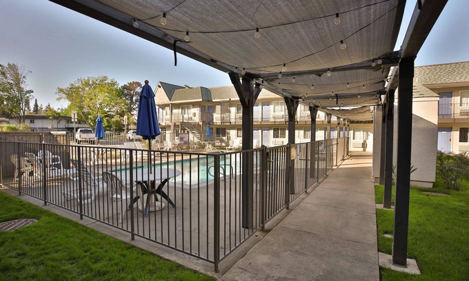 Southeastern Sacramento Hotel | Motel 6 Sacramento, CA - Central