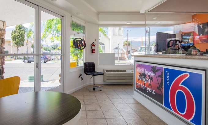 San Bernardino Hotel | Motel 6 San Bernardino, CA - Downtown