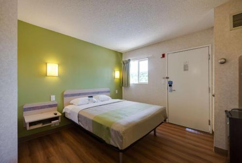 Barium Springs Hotel | Motel 6-Statesville, NC