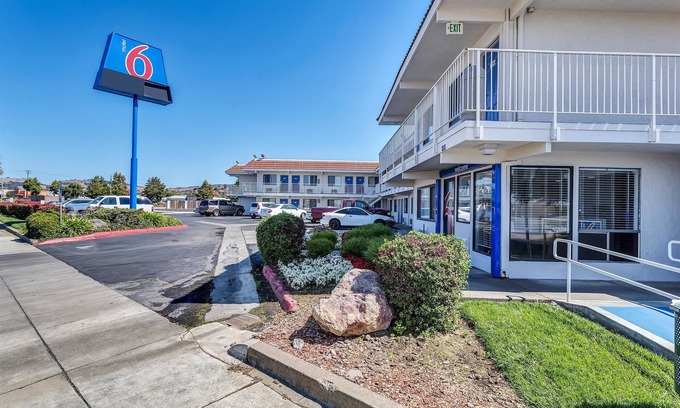 Vallejo Hotel | Motel 6 Vallejo, CA - Six Flags West