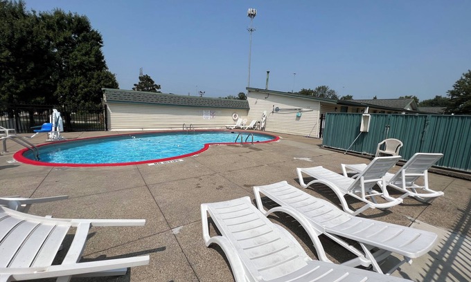 Latonia Hotel | Motel Beechmont