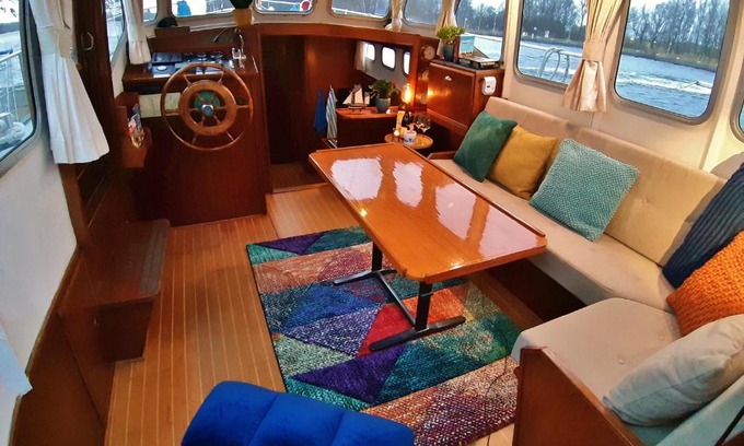 Amsterdam South Alquiler De Eote | Motor Yacht Almaz