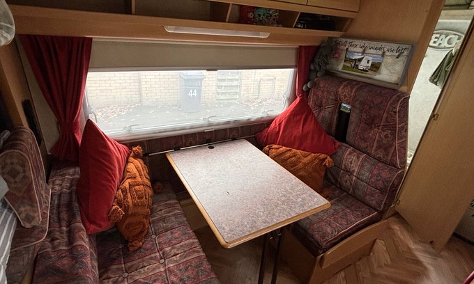 Measham Chalet De Esquí | Motorhome in Hinckley- Sleeps 3- Pet Friendly