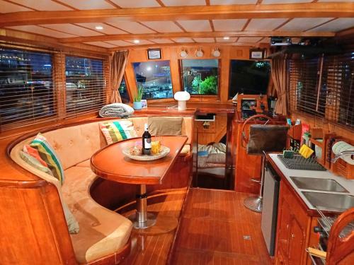 Amsterdam South Alquiler De Eote | Motorjacht At Ease