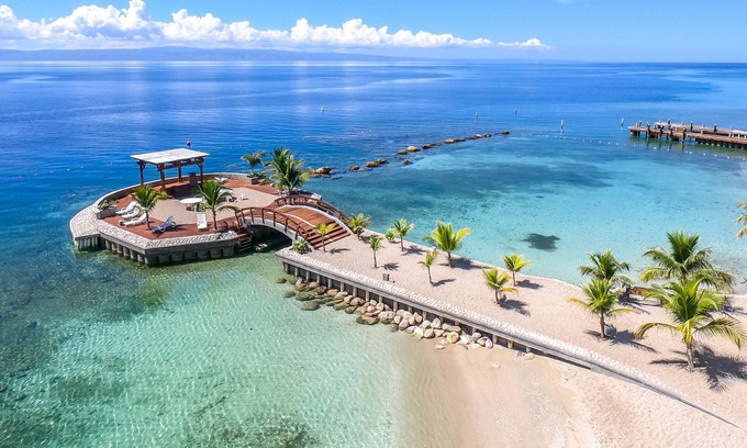 Montrouis Hotel | Moulin Sur Mer