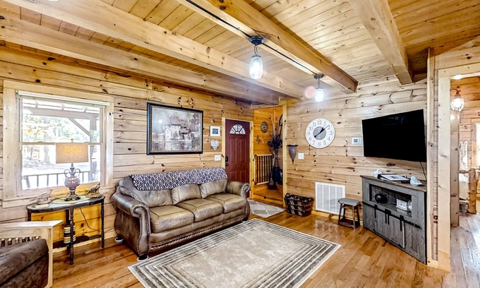 Murphy Cabina | Mountain cabin with private hot tub, on-site creek, firepit & wildlife sightings