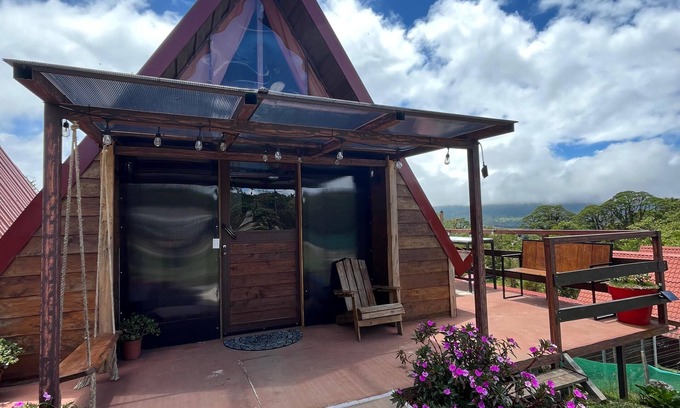 Vara Blanca Cabina | Mountain chalet, family, studio and pet friendly!