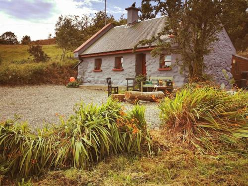 Cornamona Casa | Mountain Cottage with Barn Sauna, Clonbur, Galway
