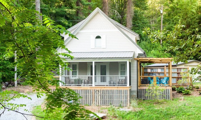 Flat Rock Cabaña | Mountain Cottage con todos los toques especiales de casa