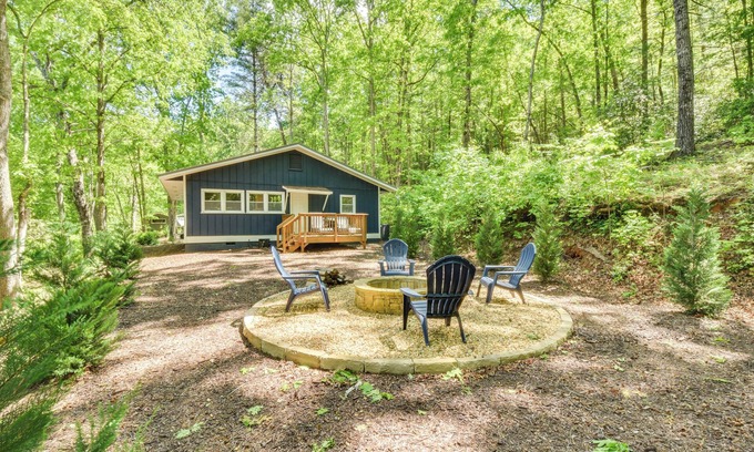 Clarkesville Cabina | Mountain Escape w/ Gas Grill Near Lake Burton!
