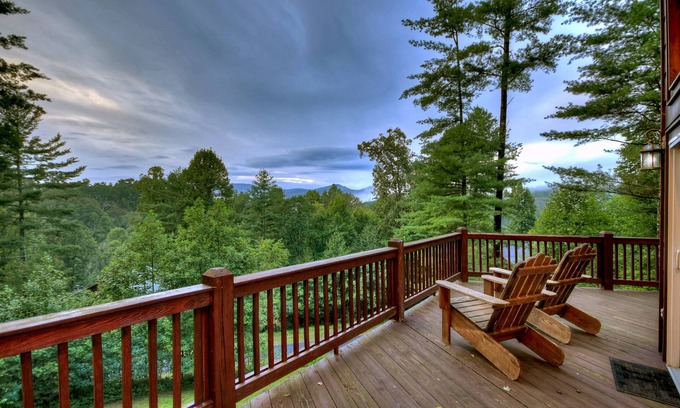 Mineral Bluff Cabina | ¡Un excelente alquiler de cabañas de vacaciones para su próximo retiro en la montaña del norte de Georgia!