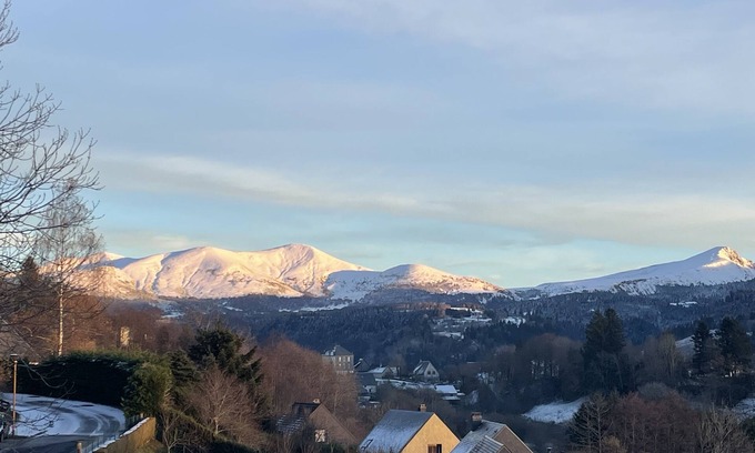 Murat-le-Quaire Casa | Mountain house with a panoramic view of the Sancy mountains