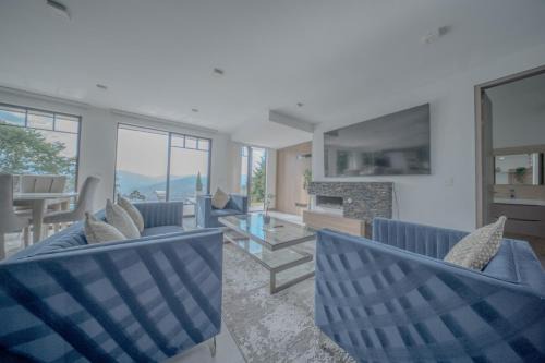 Envigado Casa | Mountain Mansion Pool, Jacuzzi Epic Medellin View