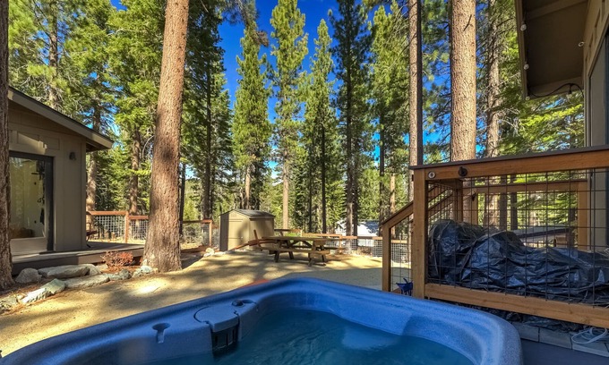 Mountain View Estates Cabina | Mountain Pine Memories - 5-Star, Pets, Hot tub, WFH office