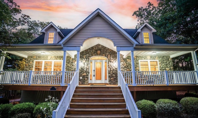 Basye Casa | Mountain Resort Hideaway for Family, Golf, Hiking and reunions