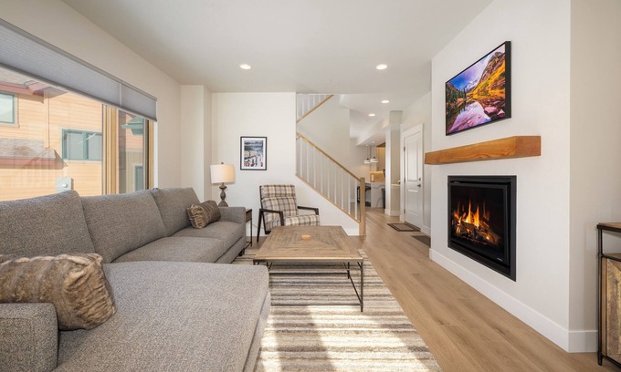 Pole Creek Meadows Cabina | Mountain cabin w/ BBQ patio & 2 living rooms