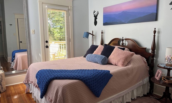 Oakwood Historic District Cama Y Desayuno | Mountain Room at The Dragonfly Inn