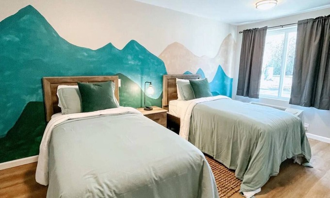 Townsend Hotel | Mountain Room at The Trailblazer Unit 6