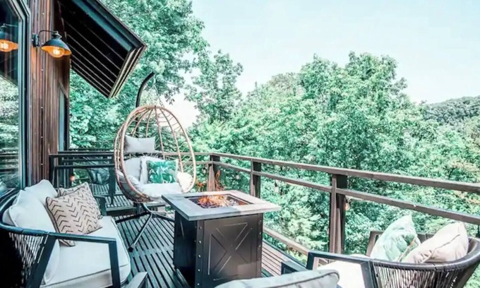 Vein Mountain Casa | Mountain view cabin w/ hot tub, fire pit, pet friendly in Marion, near Asheville