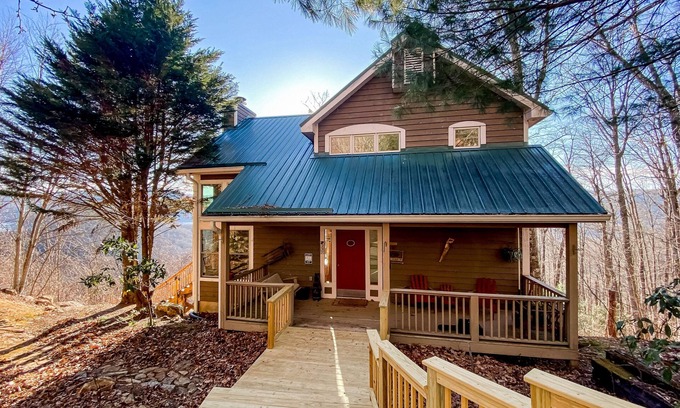 Cullowhee Cabina | Mountain view cabin with expansive deck, balcony, & fireplace - dogs OK