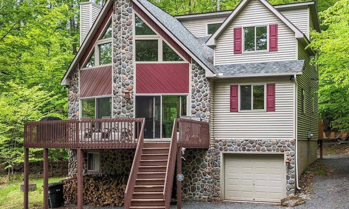 Locust Lake Village Casa | Mountain View Chalet | Hot Tub, Lakes, Fall colors