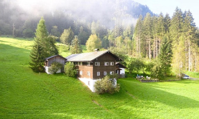 Muhlbach im Pinzgau Casa | Mountain-view Cottage Sleeps 15 -Balcony -Pets Ok