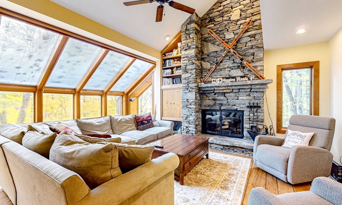 Plymouth Casa | Mountain-view home with private hot tub, sauna, on-site lake access, & fireplace