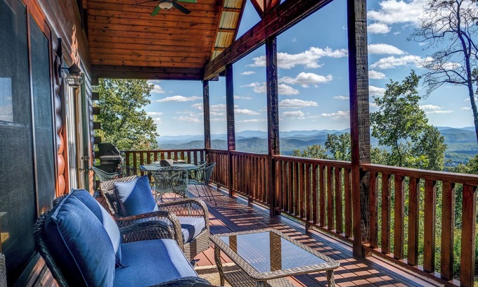 Murphy Casa | Mountain View Log Cabin