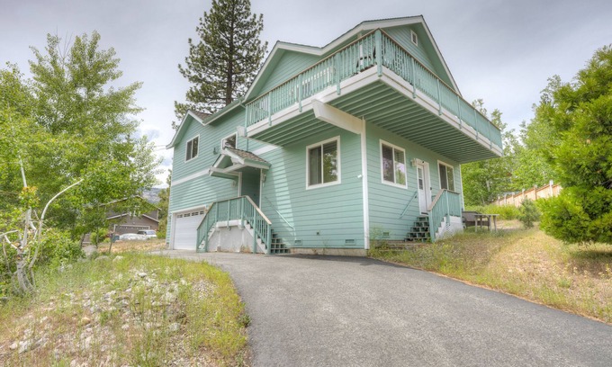 Mountain View Estates Casa | Mountain-View Eden | Spacious Balcony & Fireplaces | Minutes to Lake