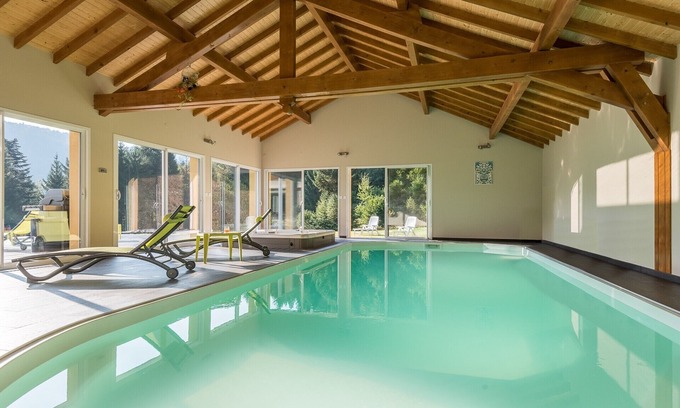 Fresse-sur-Moselle Villa | villa de montaña con piscina y jacuzzi para relajarse en familia o con amigos.