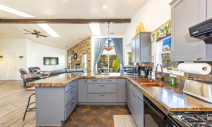 Mountainaire Casa | Mountainaire Meadows Retreat with AC bordering forest!