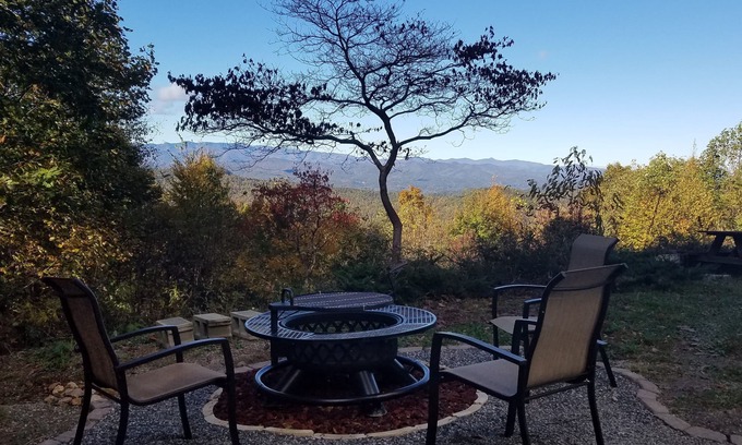 Rosman Apartamento | Mountaintop suite, mountain views, one level, King bed, pet friendly, accessible