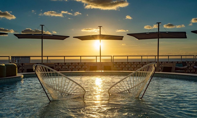 South Beach Hotel | Moxy Miami South Beach