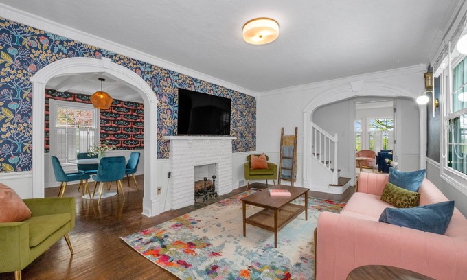 Mount Lebanon Casa | Mt. Lebanon/Luxury/Parking /King Bed/ Sleeps 8