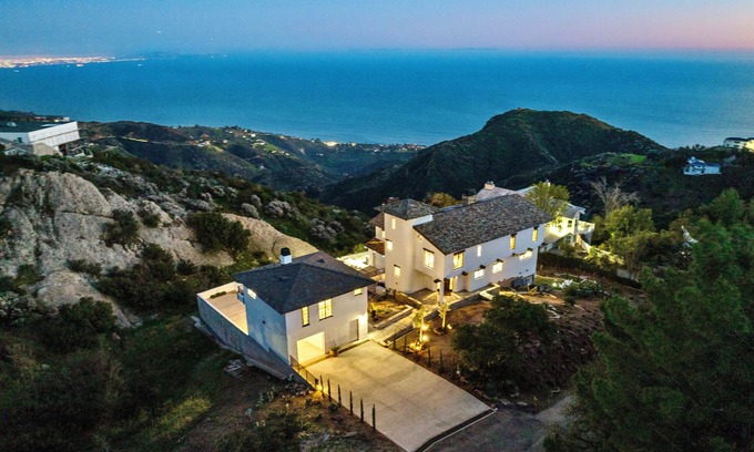 Malibu Casa | The Malibu Cloud House -> ¡Junto a la playa y con vistas al cielo y al océano!