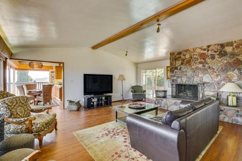 Windsor Hills Casa | Mt Nebo Oasis in La Mesa with Wraparound Deck