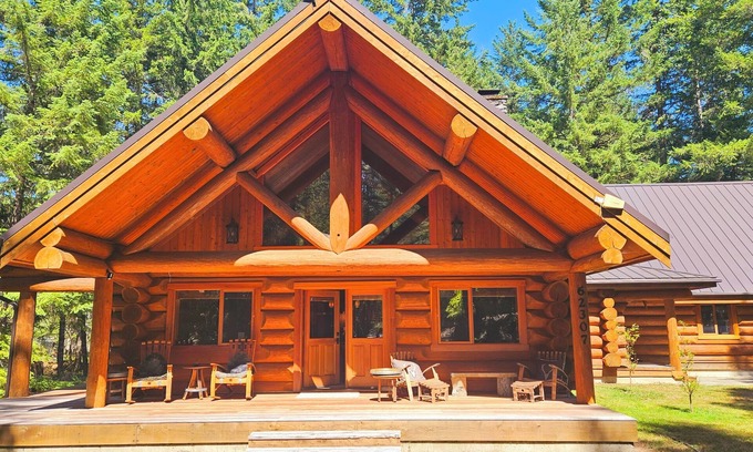Enumclaw Casa | Mt. Rainier and Crystal Mountain Luxury Lodge
