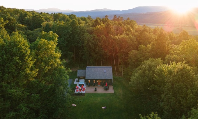 Stowe Cabina | Mtn Cabin | Family Friendly I Hot Tub | Gameroom