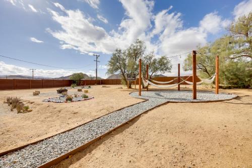 Joshua Tree Casa | Mtn-View Home about 8 Mi to Joshua Tree Natl Park!
