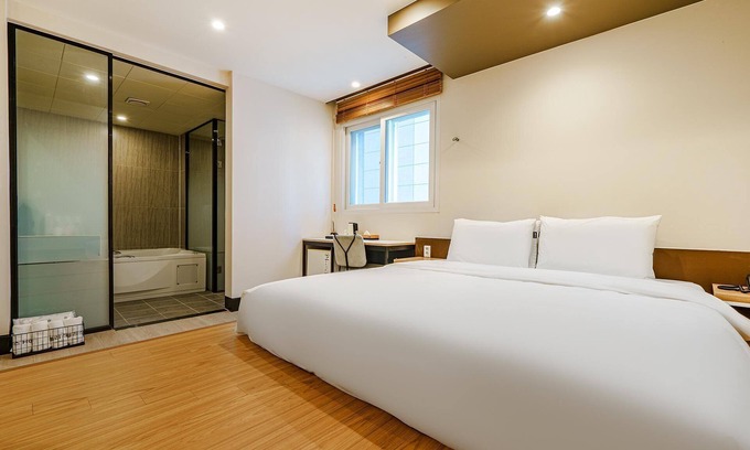 Yeonsan Hotel | Busan Yeonsan-dong MU Plus