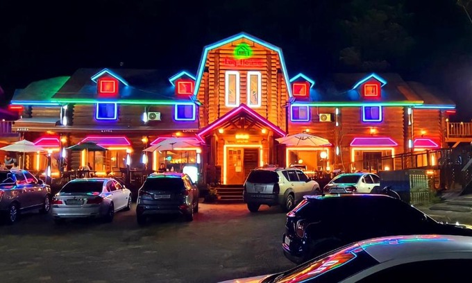 Seolcheon-myeon Casa | Muju Log House Pension