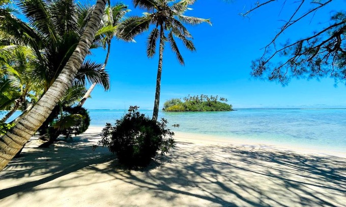 Muri Villa | Muri Beachside Villa with pool