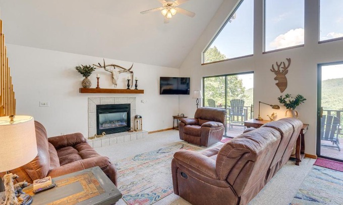 Upper Peachtree Casa | Murphy Cabin with Deck and Sweeping Mountain Views!