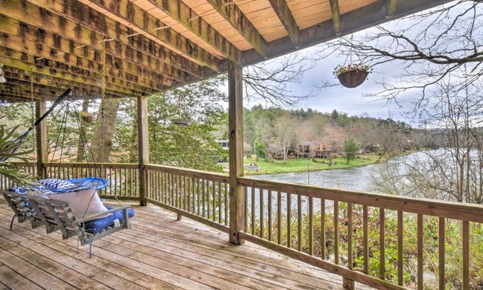 Murphy Casa | Murphy Cabin with Fire Pit, River and Mountain Views!