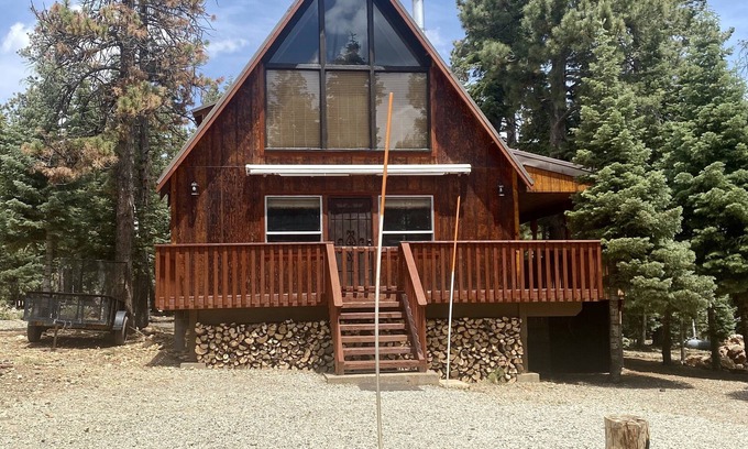 Meadow View Heights Cabina | Música en la montaña 169. 00 por noche. Estancia mínima de 2 noches