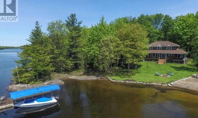 Bala Casa | Alquiler de casa de campo Muskoka en el río Moon!