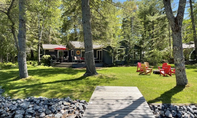 Bracebridge Cabaña | Muskoka Waterfront 2 Hours from Toronto, Welcome to Mika's cottage
