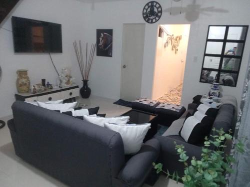Ozamiz Apartamento | Musky in Gray