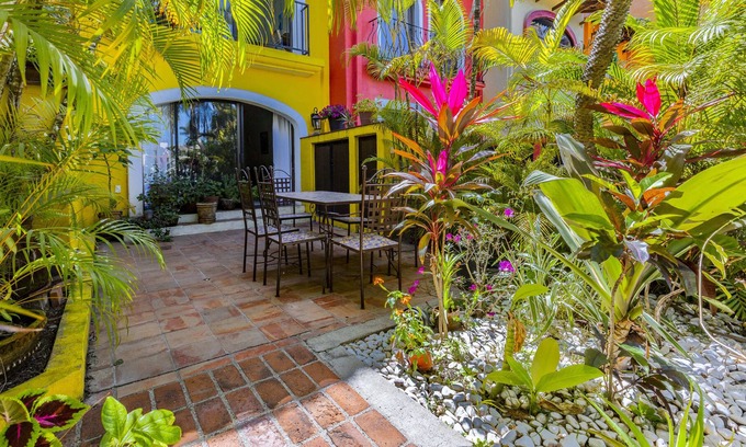 Isla Iguana Casa | 3 Br Beachfront House | Marina | Pool | King Bed